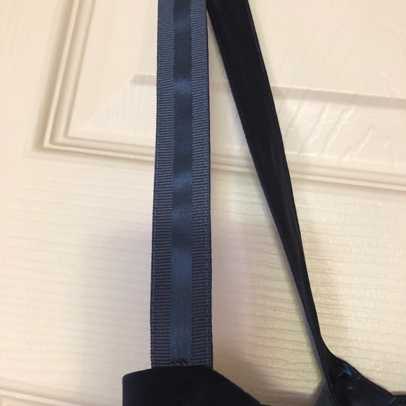 Top - Picture 4 of 7